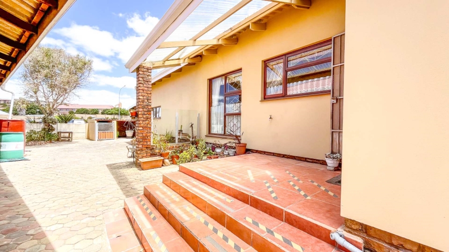 3 Bedroom Property for Sale in Hartenbos Central Western Cape